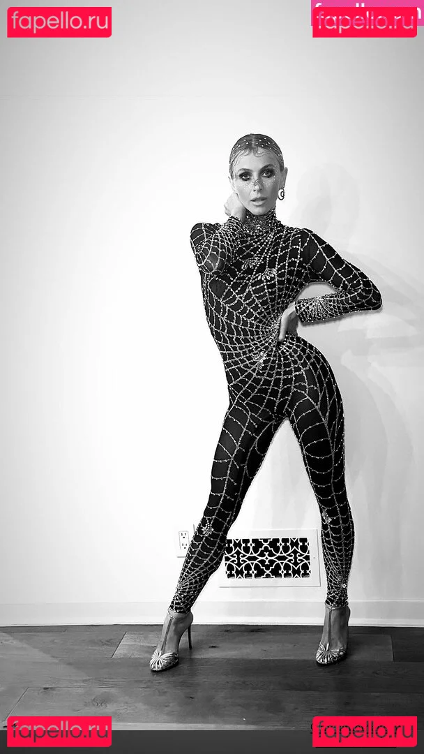 Julianne Hough Onlyfans Photo Gallery 