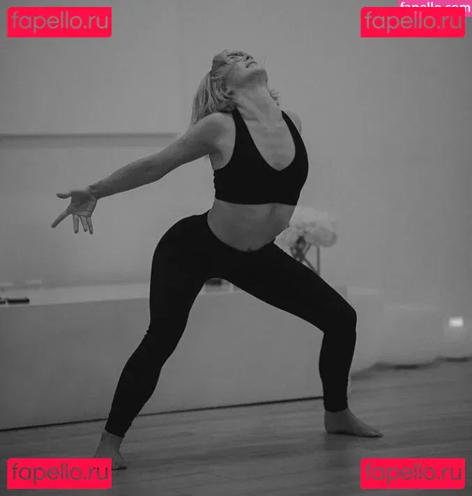 Julianne Hough Onlyfans Photo Gallery 