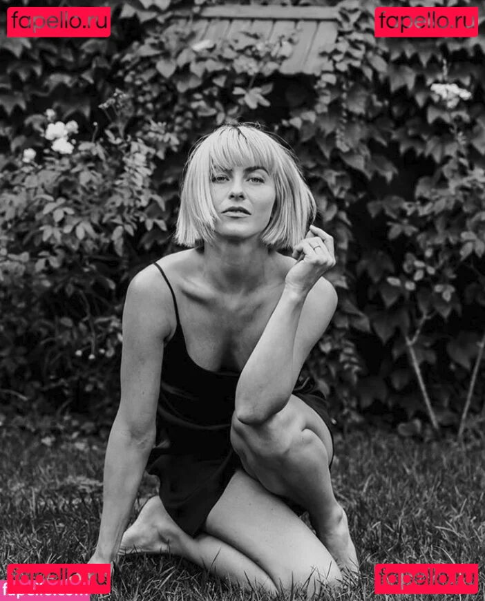 Julianne Hough Onlyfans Photo Gallery 