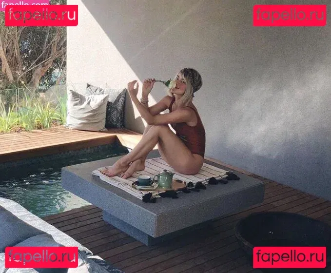 Julianne Hough Onlyfans Photo Gallery 