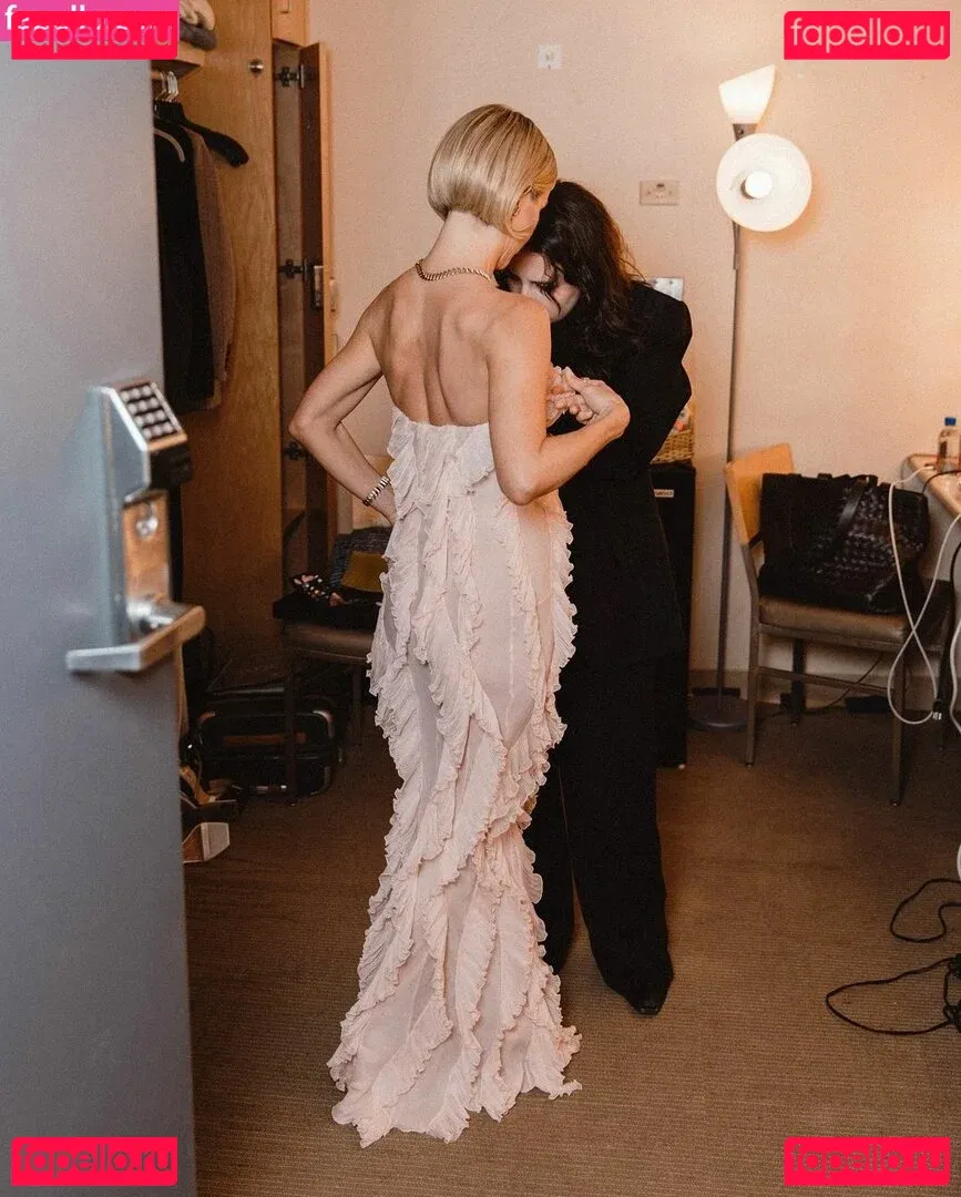 Julianne Hough Onlyfans Photo Gallery 