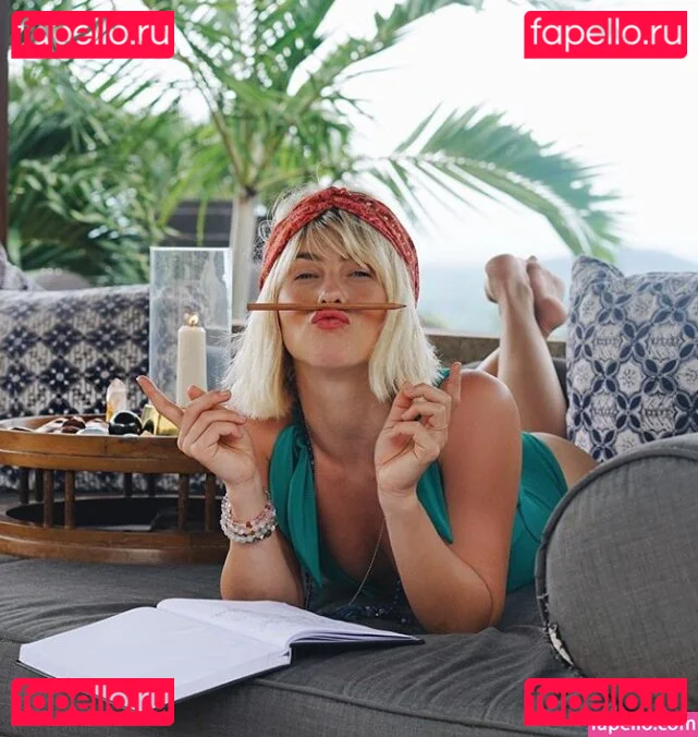 Julianne Hough Onlyfans Photo Gallery 