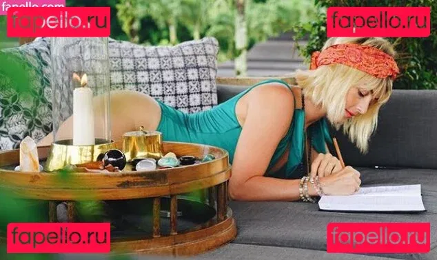 Julianne Hough Onlyfans Photo Gallery 