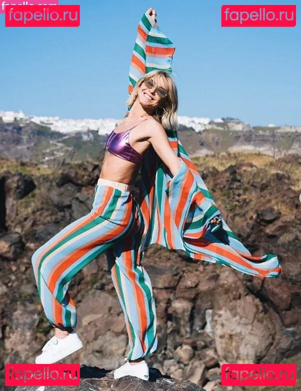 Julianne Hough Onlyfans Photo Gallery 