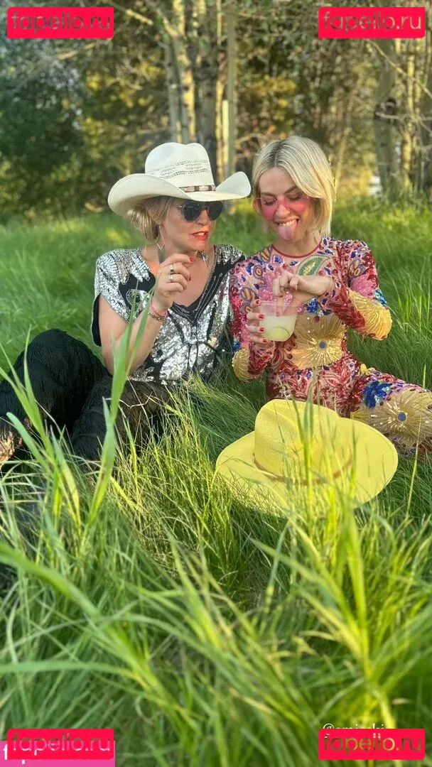 Julianne Hough Onlyfans Photo Gallery 