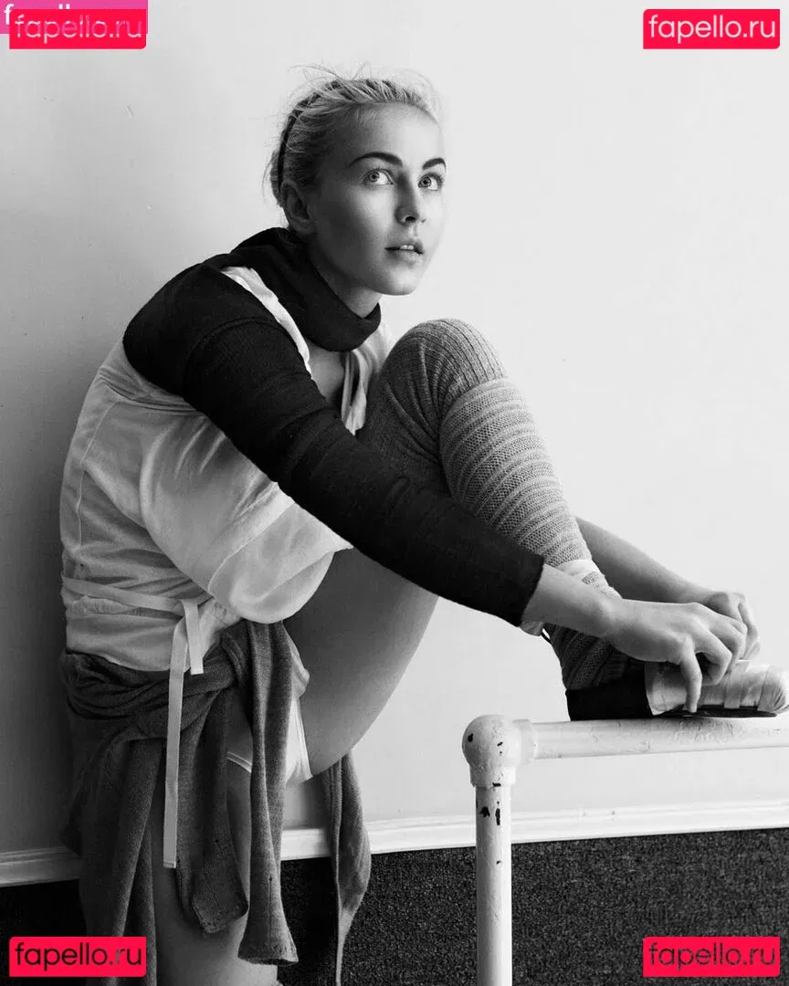 Julianne Hough Onlyfans Photo Gallery 