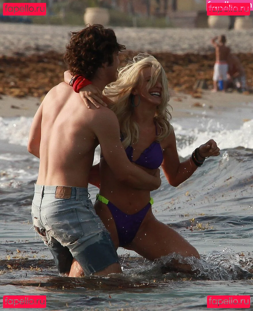 Julianne Hough Onlyfans Photo Gallery 