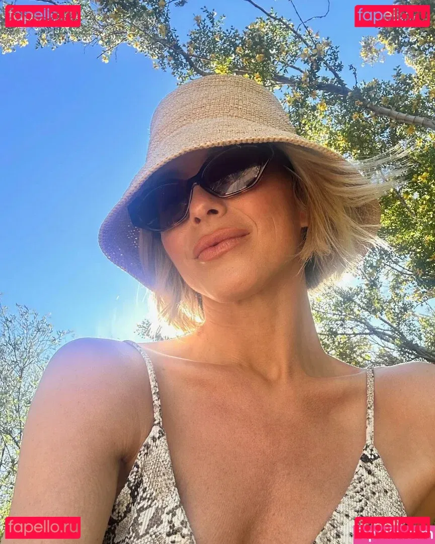 Julianne Hough Onlyfans Photo Gallery 