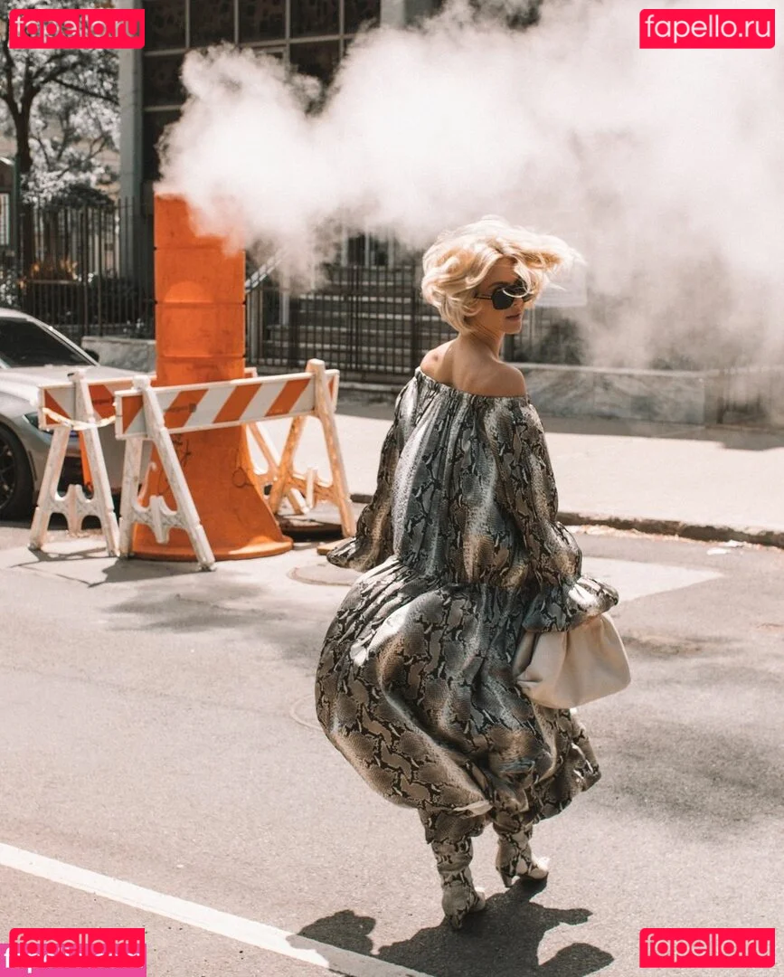 Julianne Hough Onlyfans Photo Gallery 