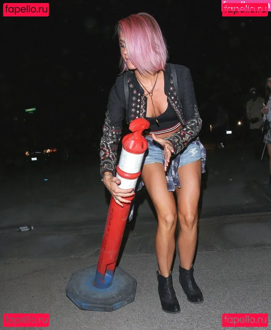 Julianne Hough Onlyfans Photo Gallery 