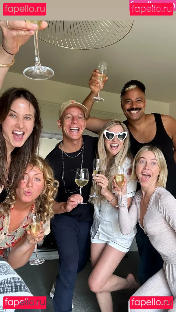 Julianne Hough Onlyfans Photo Gallery 