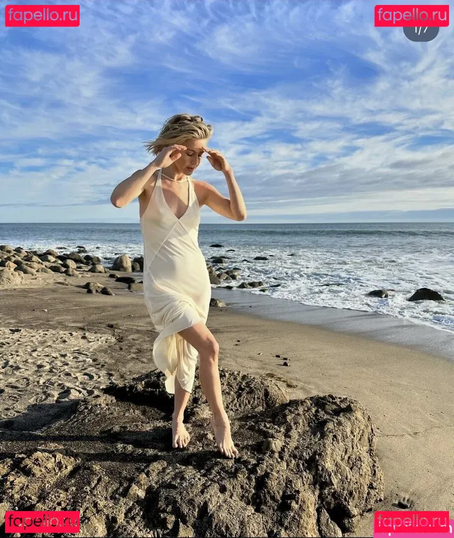 Julianne Hough Onlyfans Photo Gallery 