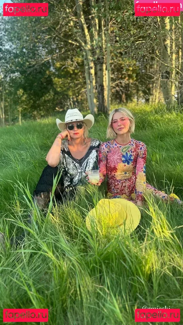 Julianne Hough Onlyfans Photo Gallery 