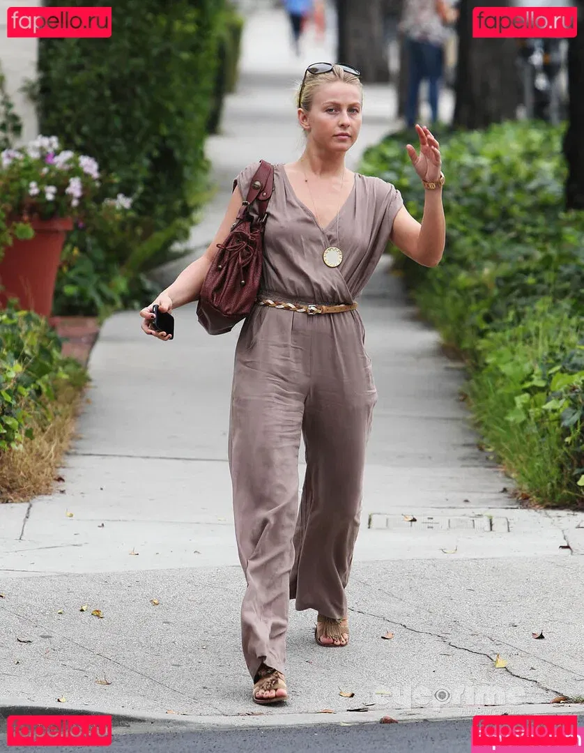 Julianne Hough Onlyfans Photo Gallery 