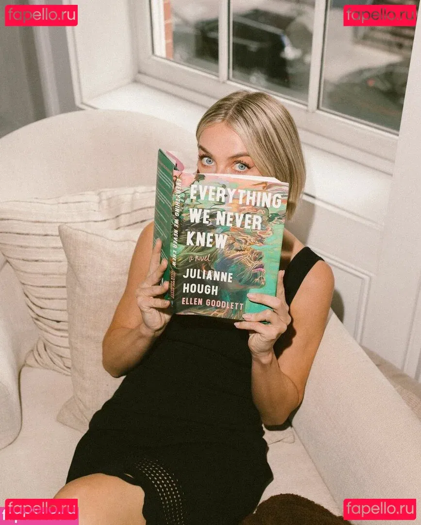 Julianne Hough Onlyfans Photo Gallery 