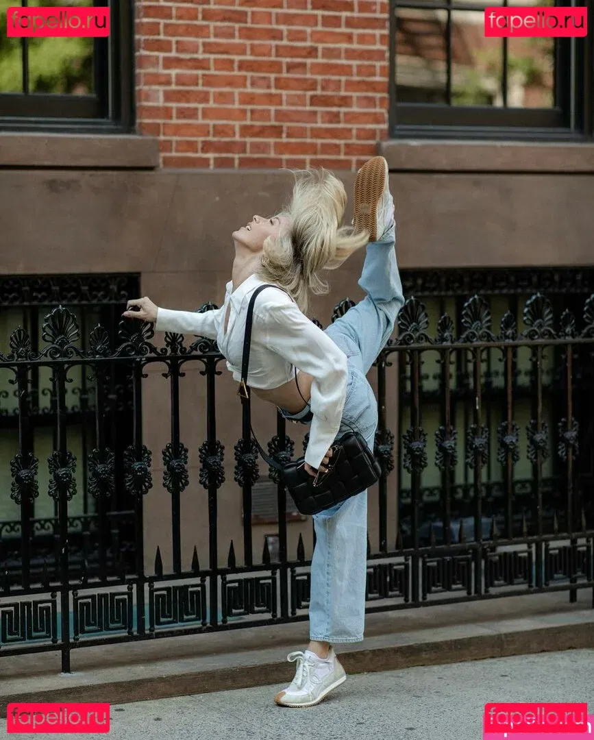 Julianne Hough Onlyfans Photo Gallery 