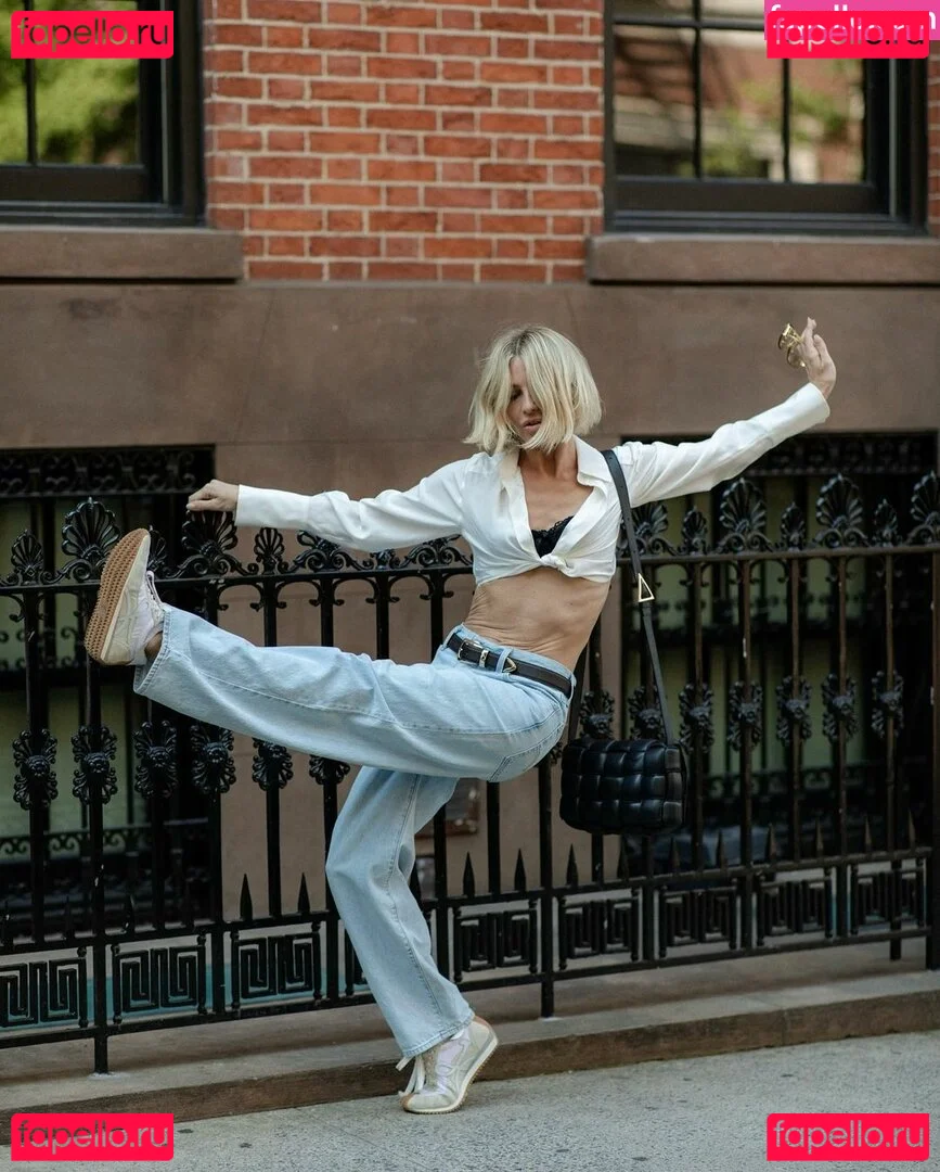 Julianne Hough Onlyfans Photo Gallery 