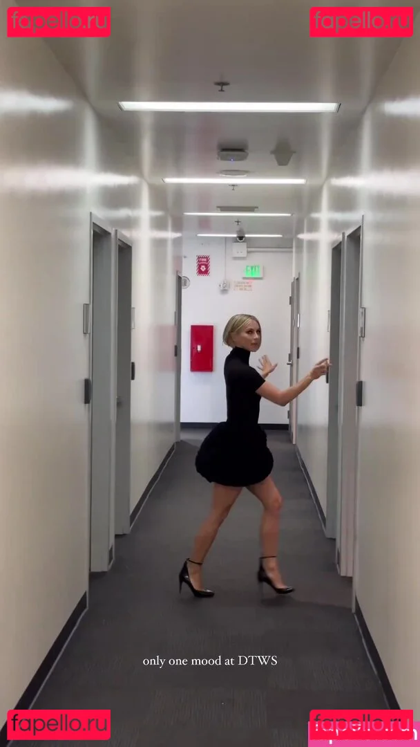 Julianne Hough Onlyfans Photo Gallery 