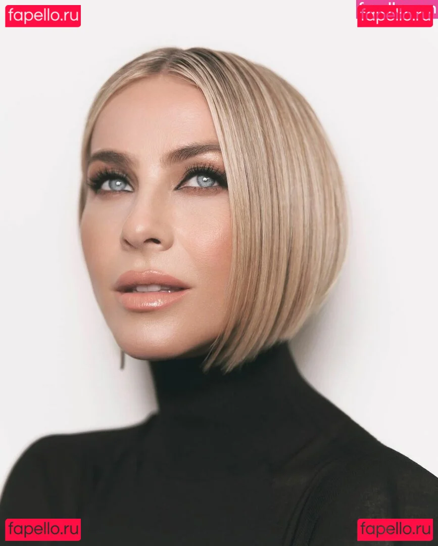 Julianne Hough Onlyfans Photo Gallery 