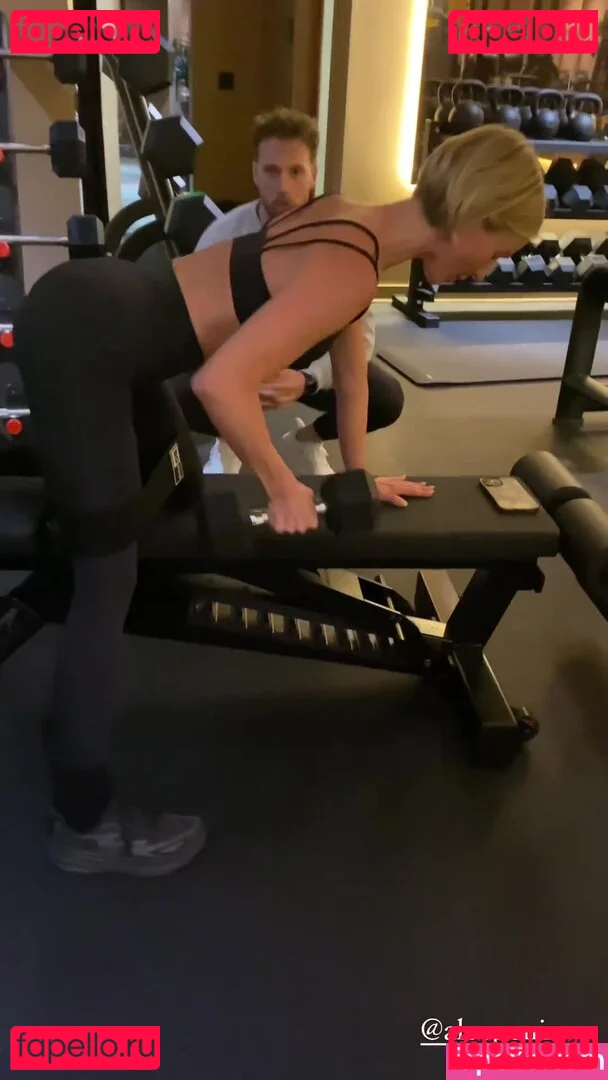 Julianne Hough Onlyfans Photo Gallery 