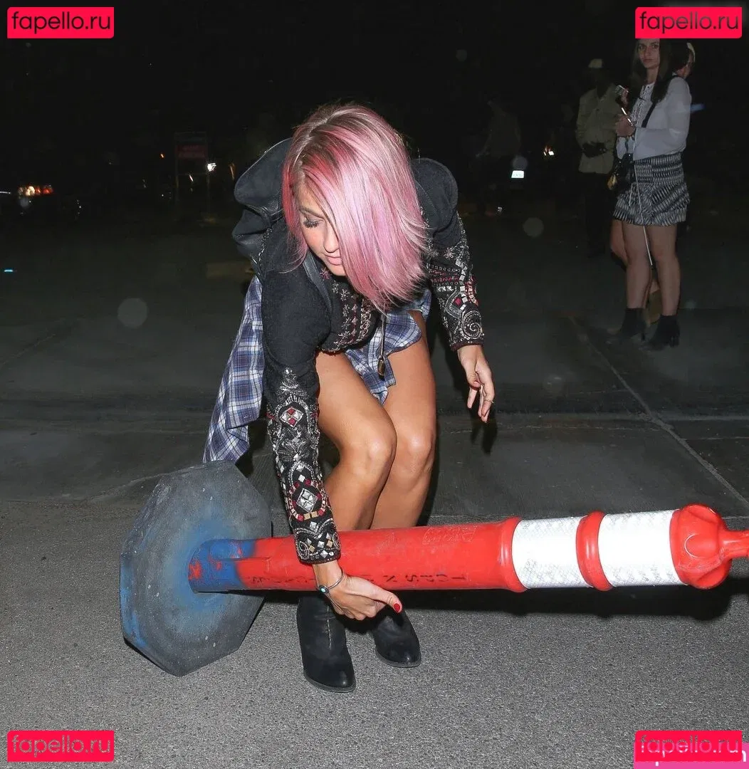 Julianne Hough Onlyfans Photo Gallery 