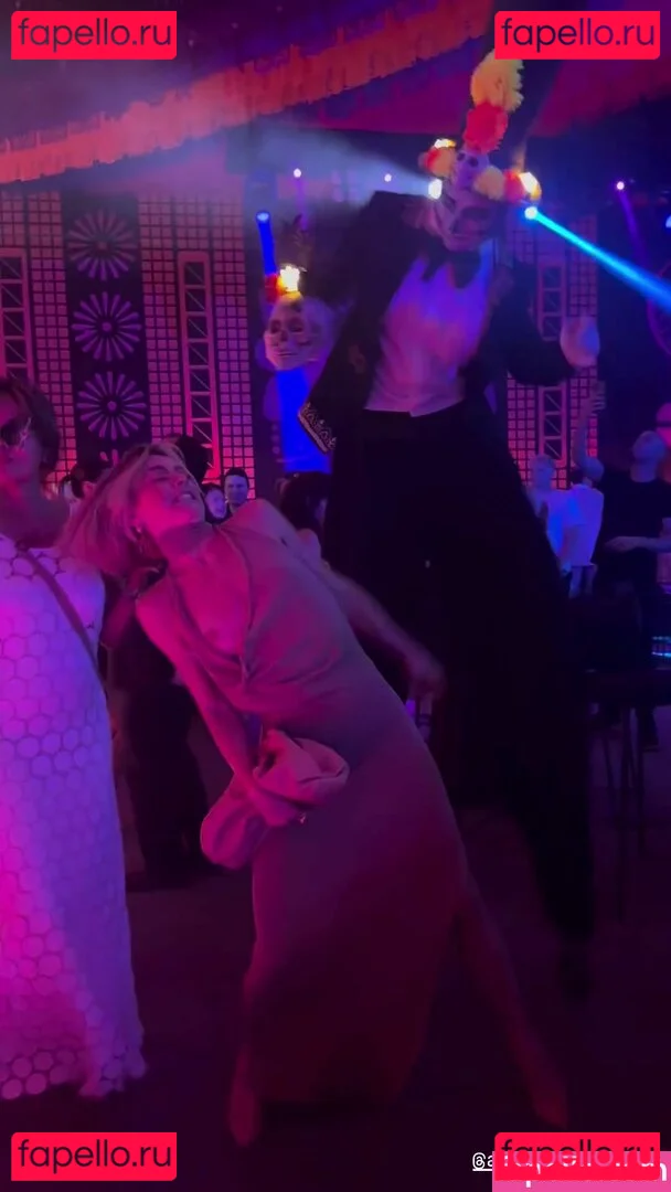 Julianne Hough Onlyfans Photo Gallery 