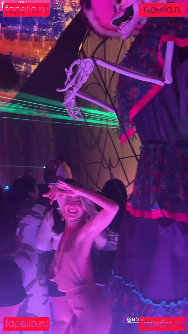 Julianne Hough Onlyfans Photo Gallery 