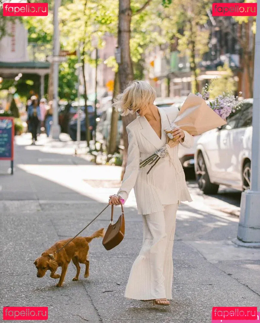 Julianne Hough Onlyfans Photo Gallery 