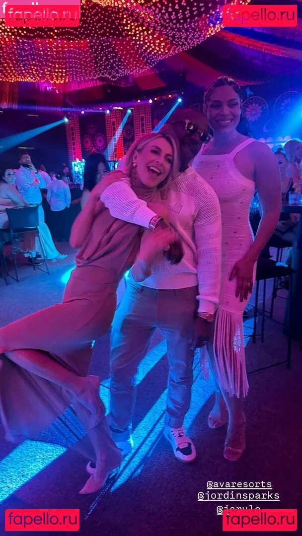 Julianne Hough Onlyfans Photo Gallery 