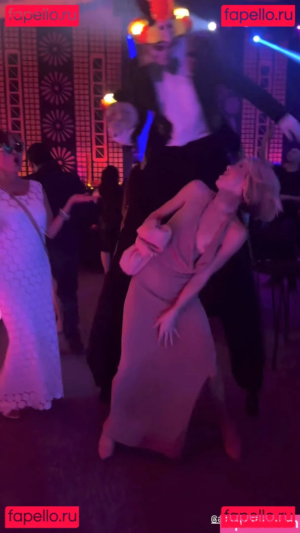 Julianne Hough Onlyfans Photo Gallery 