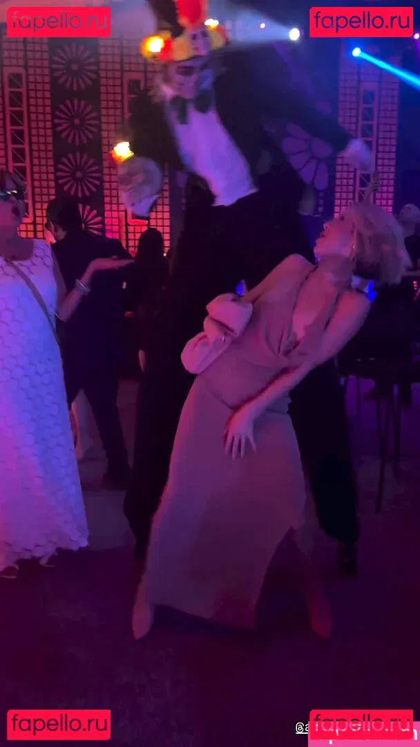 Julianne Hough Onlyfans Photo Gallery 