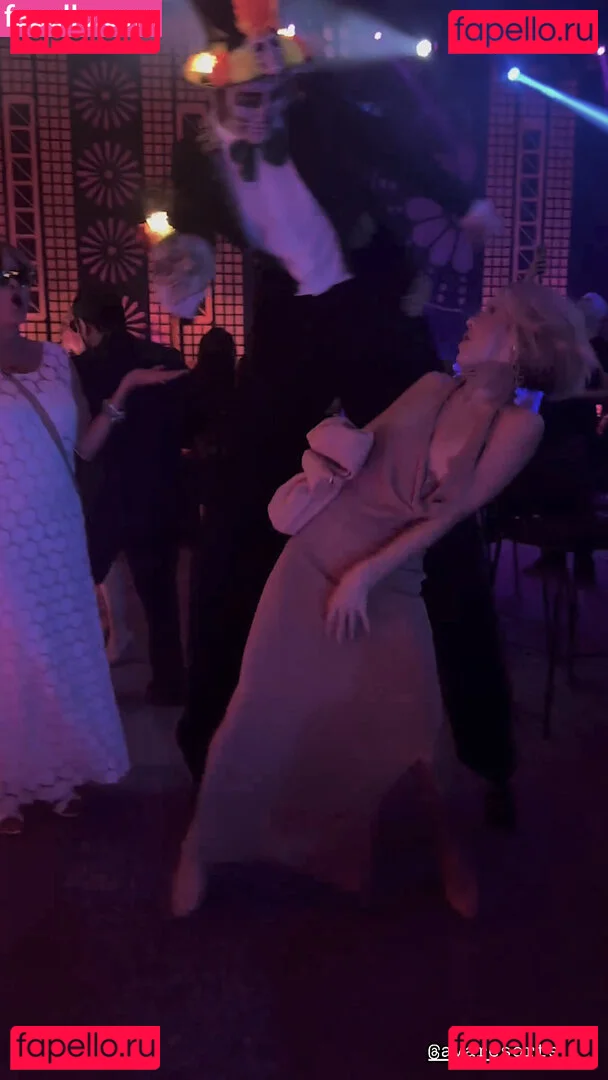 Julianne Hough Onlyfans Photo Gallery 