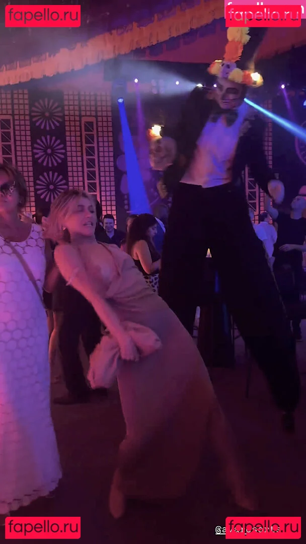 Julianne Hough Onlyfans Photo Gallery 