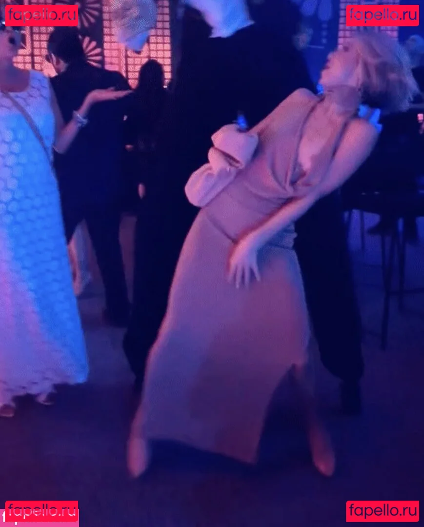 Julianne Hough Onlyfans Photo Gallery 