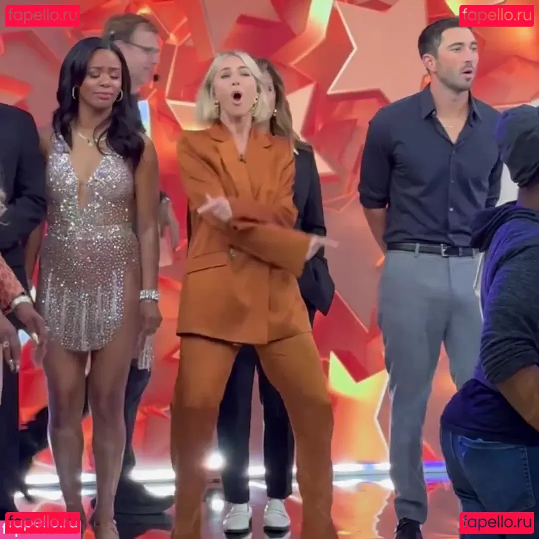 Julianne Hough Onlyfans Photo Gallery 