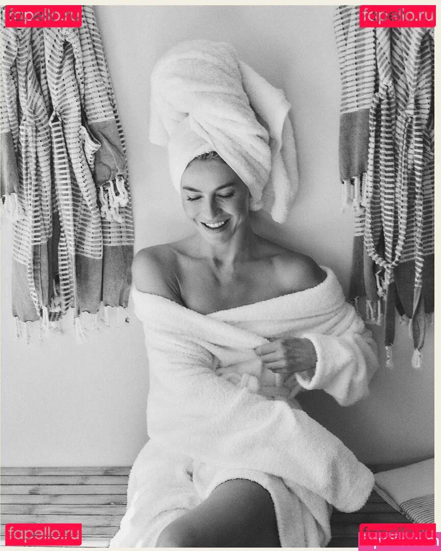 Julianne Hough Onlyfans Photo Gallery 