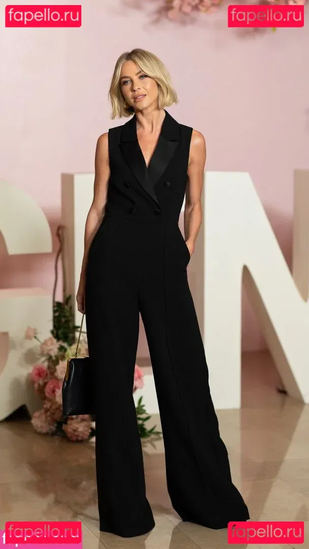 Julianne Hough Onlyfans Photo Gallery 