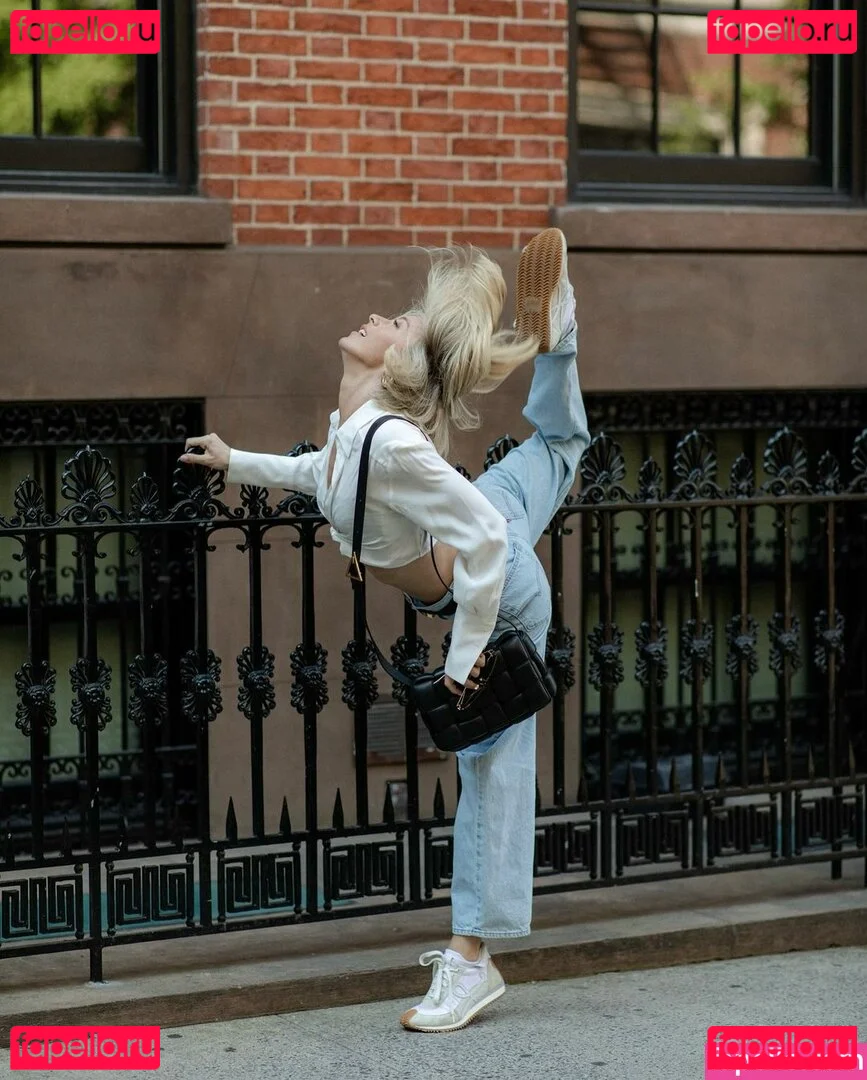 Julianne Hough Onlyfans Photo Gallery 