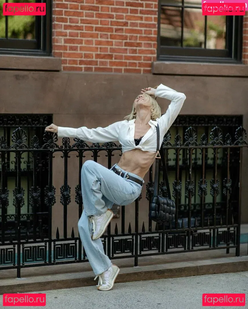 Julianne Hough Onlyfans Photo Gallery 