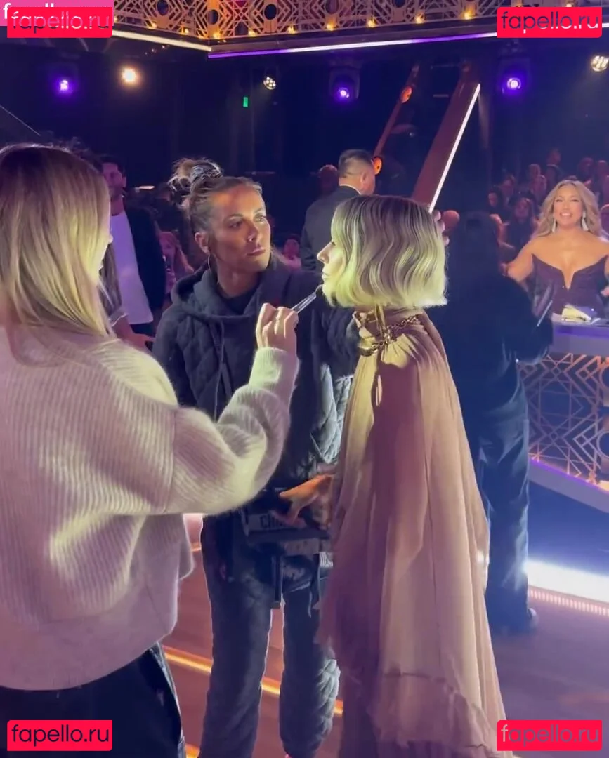 Julianne Hough Onlyfans Photo Gallery 