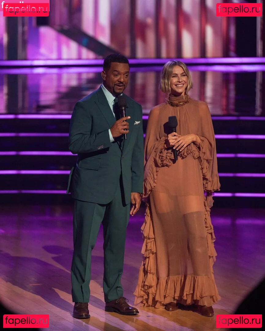 Julianne Hough Onlyfans Photo Gallery 