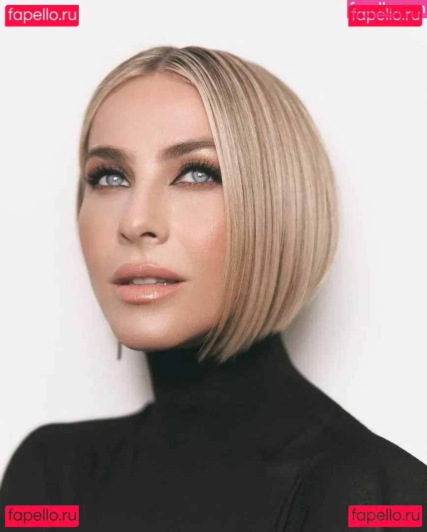 Julianne Hough Onlyfans Photo Gallery 