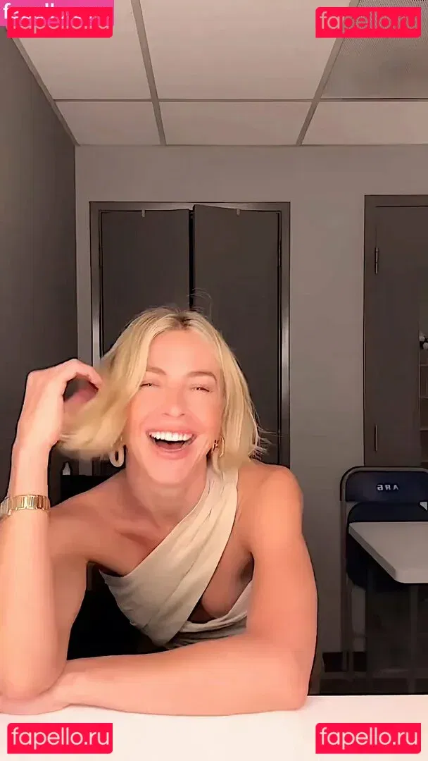 Julianne Hough Onlyfans Photo Gallery 