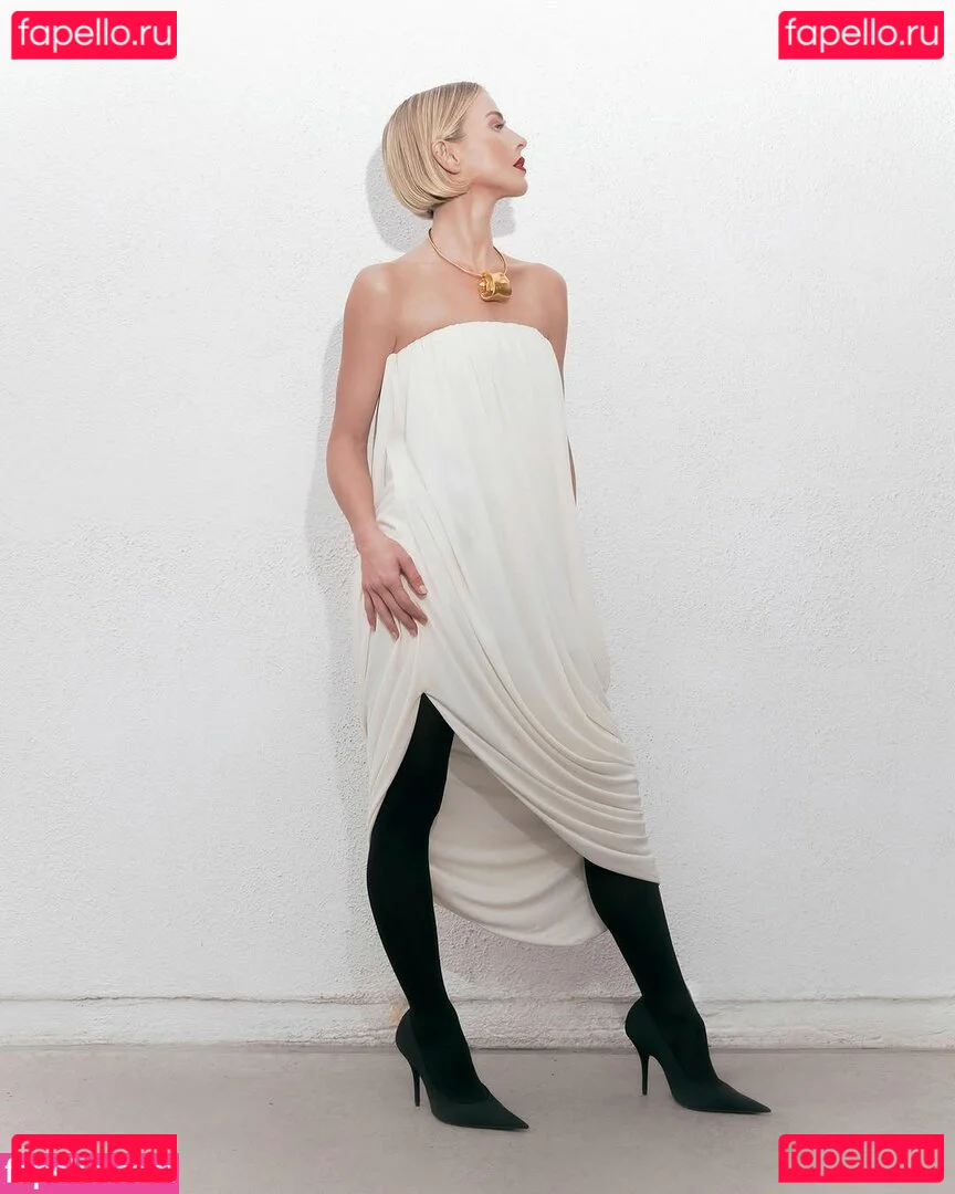 Julianne Hough Onlyfans Photo Gallery 