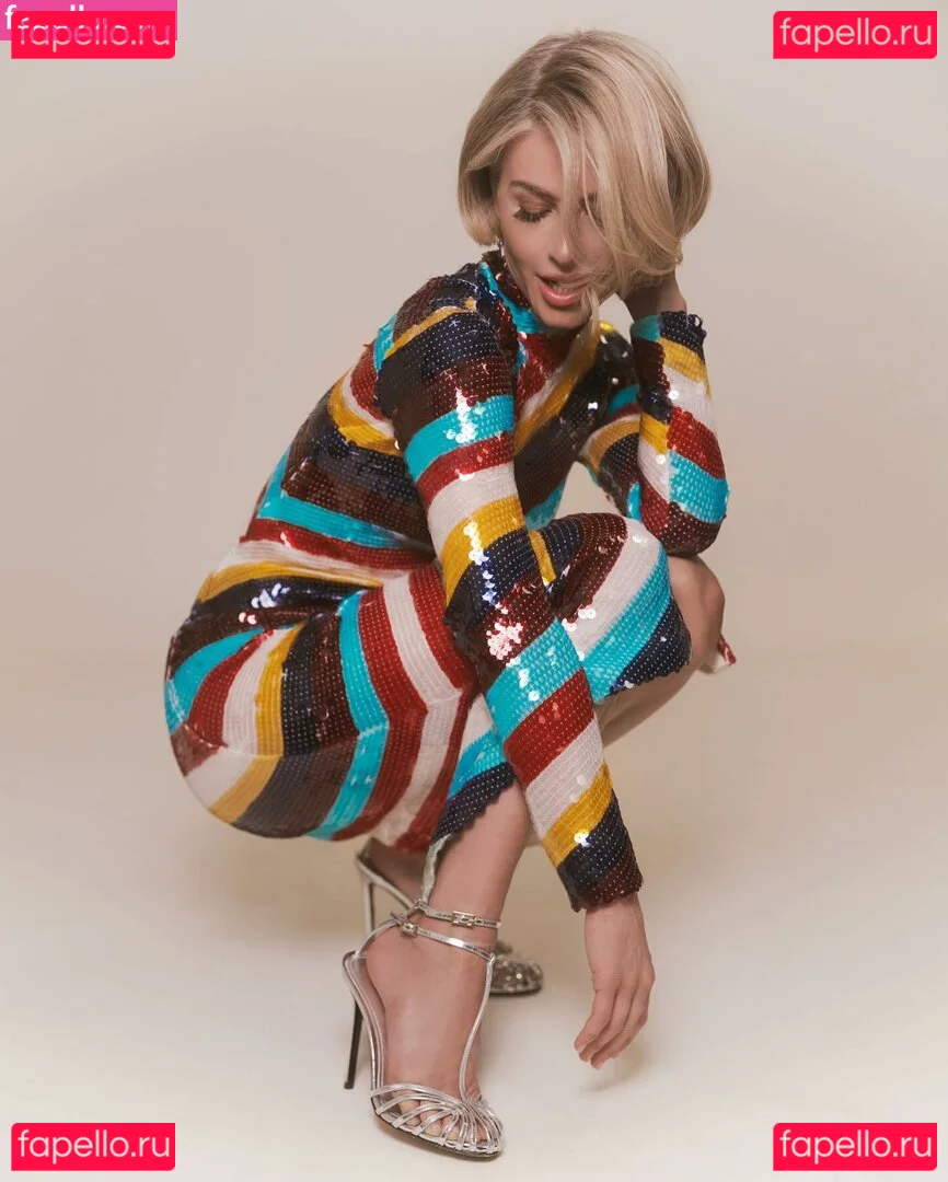 Julianne Hough Onlyfans Photo Gallery 