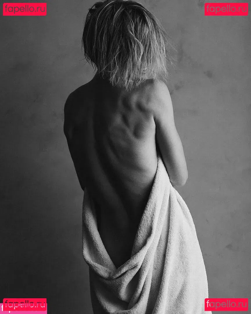 Julianne Hough Onlyfans Photo Gallery 