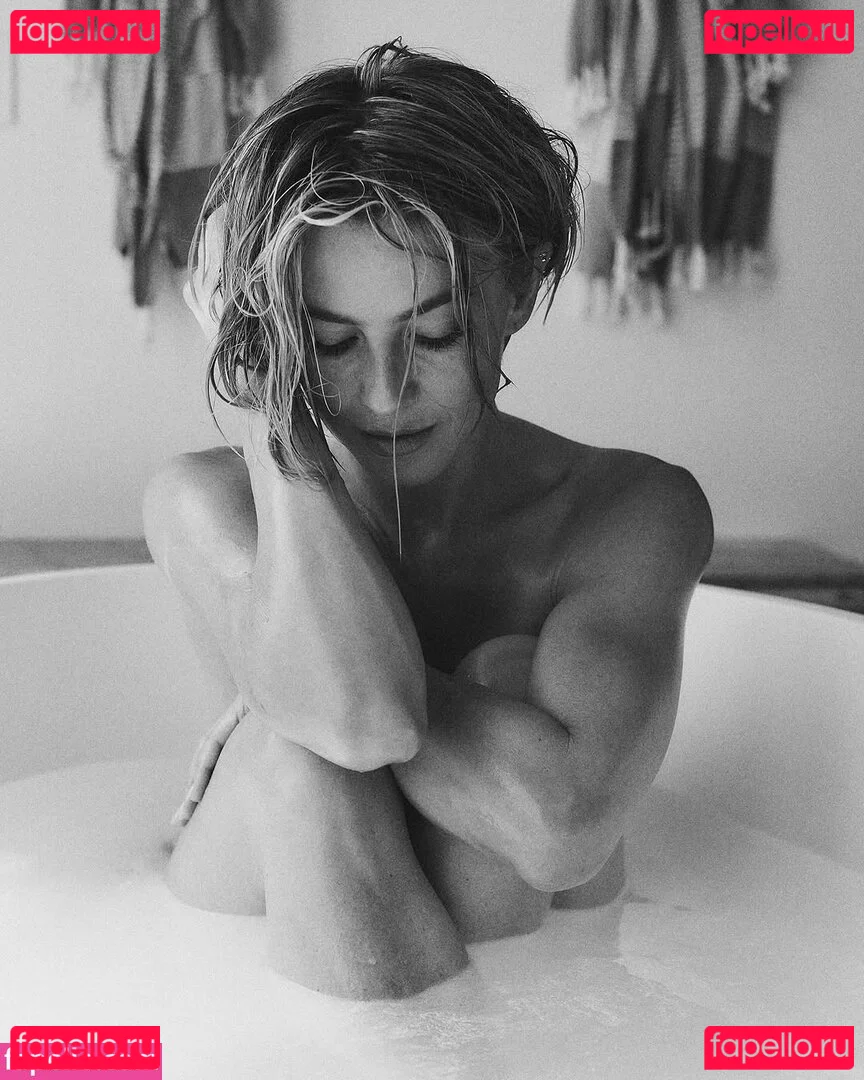 Julianne Hough Onlyfans Photo Gallery 