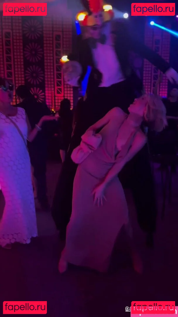 Julianne Hough Onlyfans Photo Gallery 