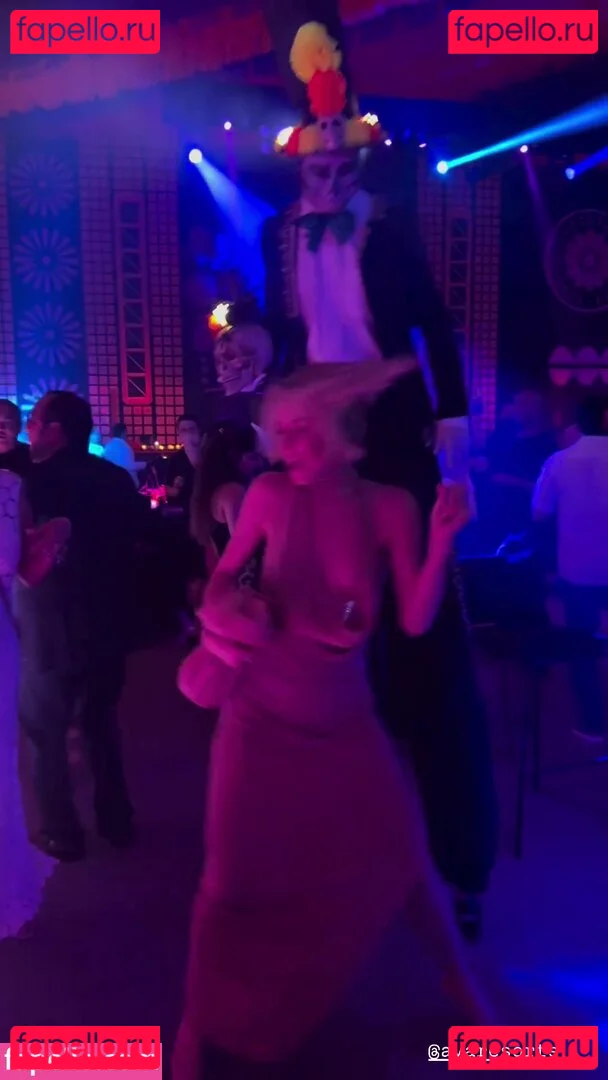 Julianne Hough Onlyfans Photo Gallery 