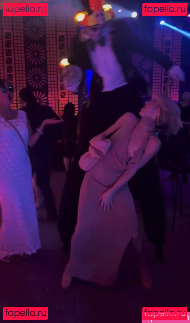 Julianne Hough Onlyfans Photo Gallery 